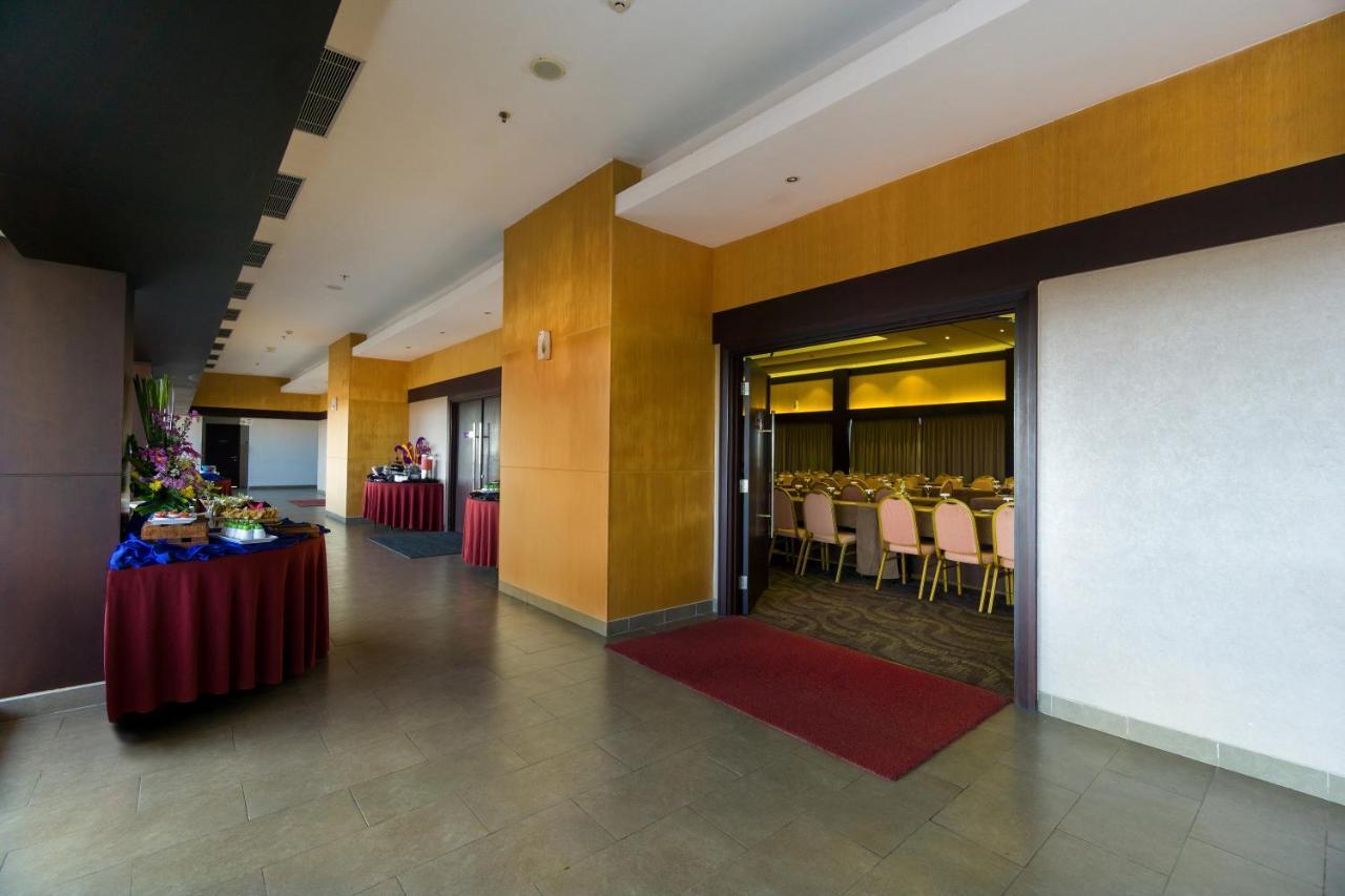 Quest Hotel Kuta By Aston Extérieur photo