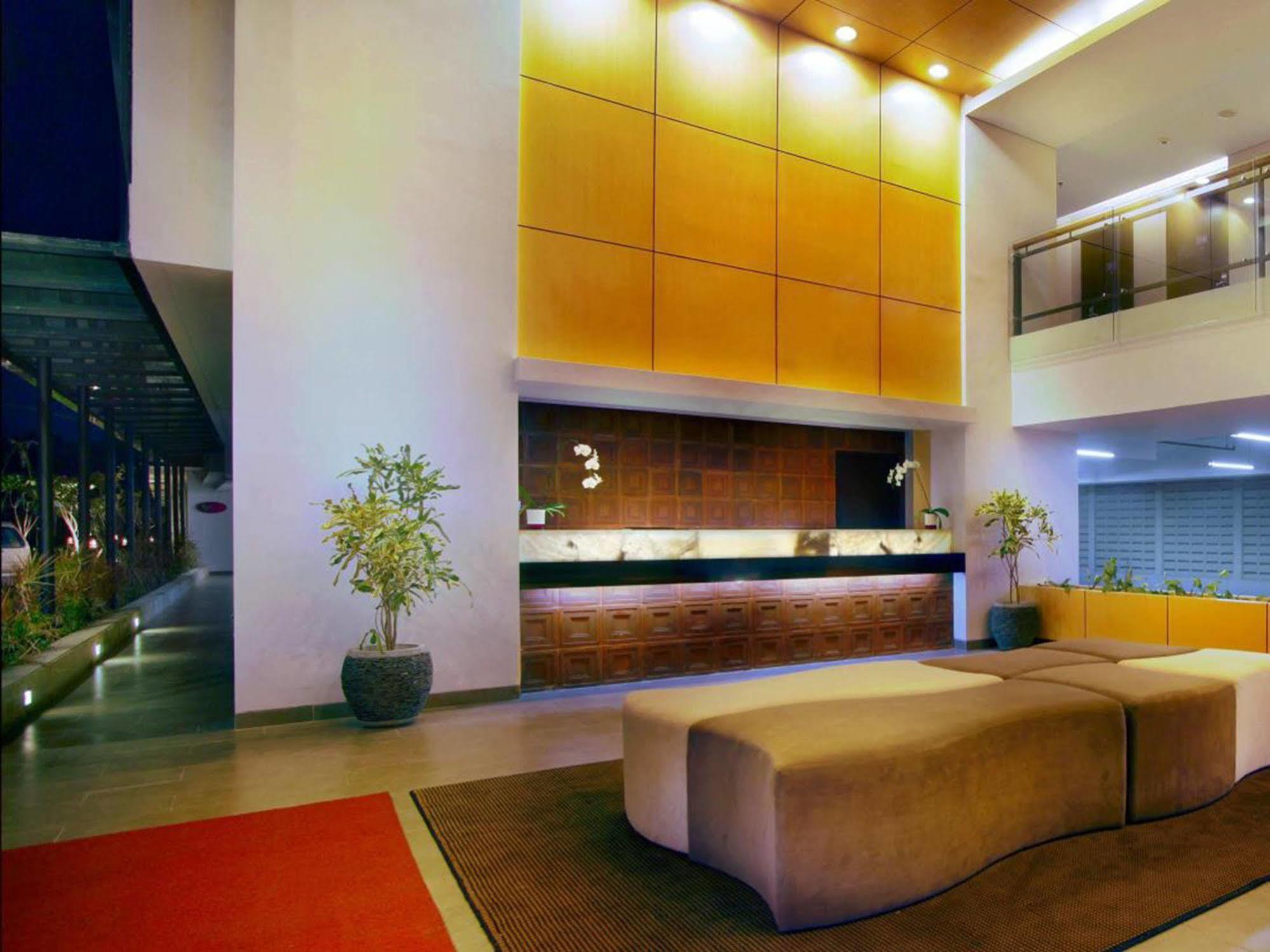Quest Hotel Kuta By Aston Extérieur photo