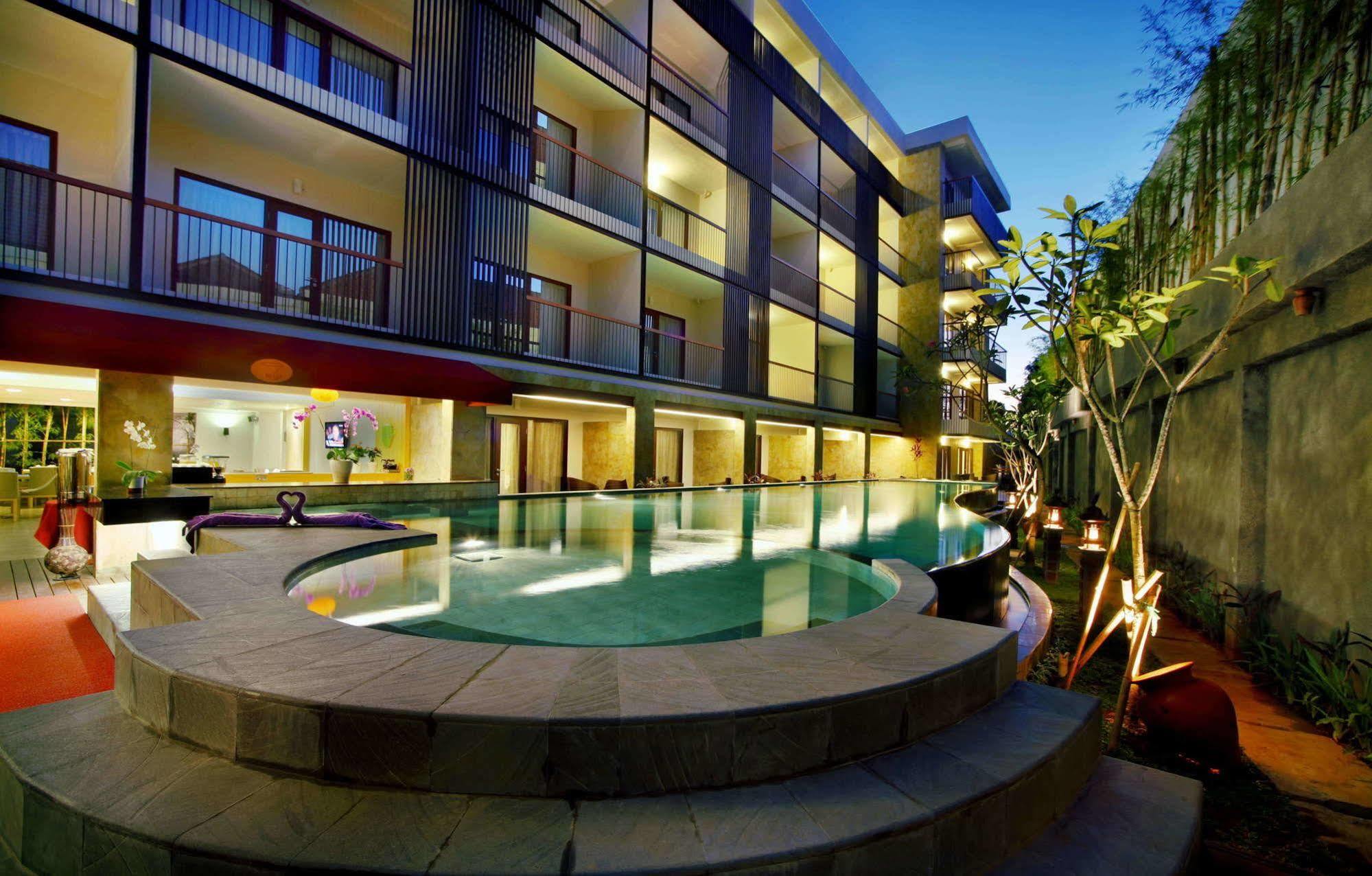 Quest Hotel Kuta By Aston Extérieur photo