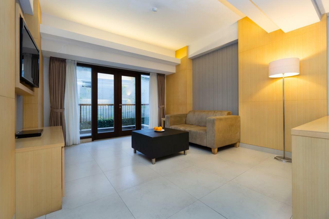 Quest Hotel Kuta By Aston Extérieur photo